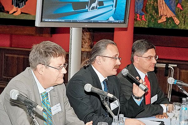 Пер Густав Нильссон (крайний слева) нисколько не сомневается в своем успехе по выведению марки MAN в лидеры российского рынка тяжелых грузовиков