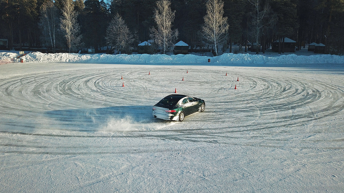 Jaguar Experience — школа зимнего вождения