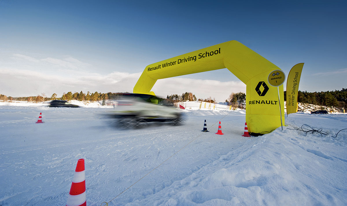 Renault Winter Driving School. Лед, скорость, Renault…