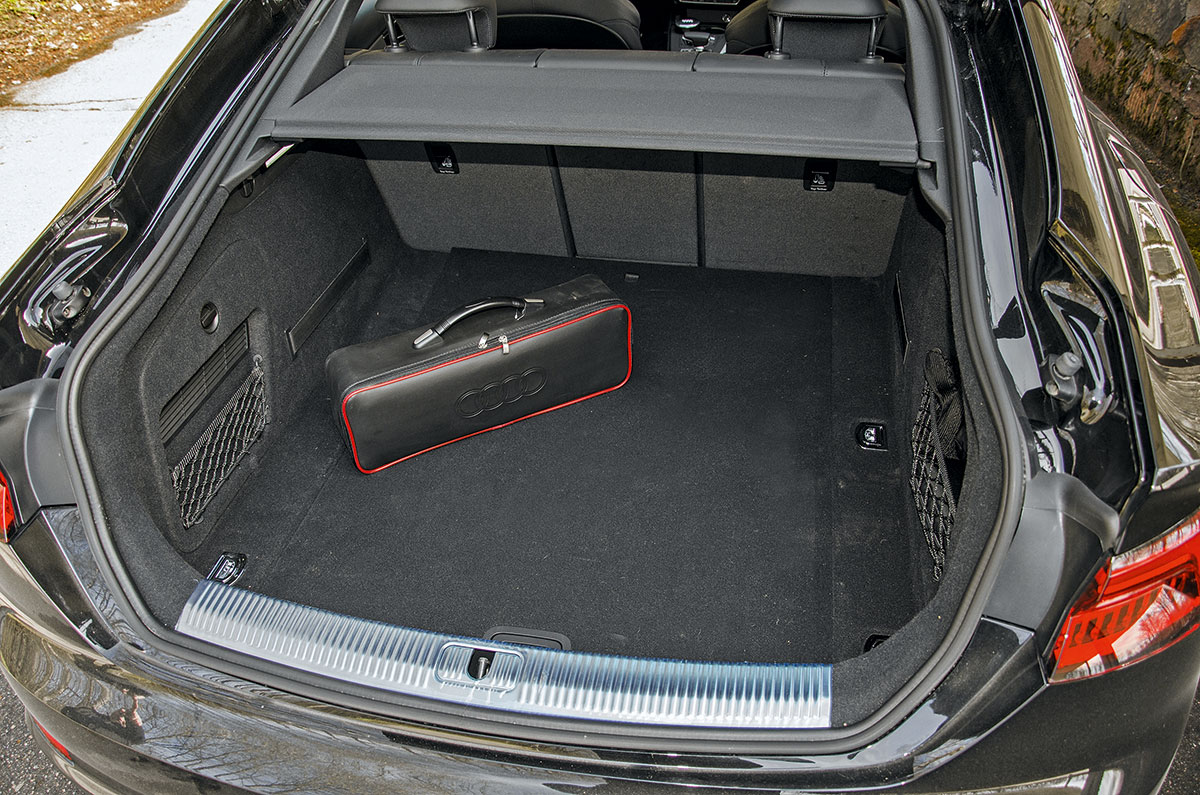 Audi A5 Sportback против Kia Stinger. Совокупность свойств