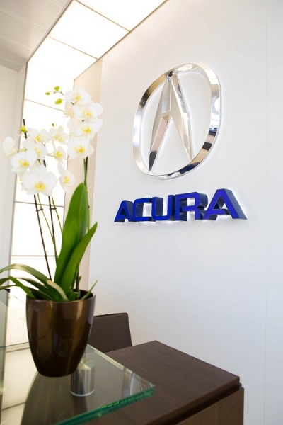 Первый дилерский центр Acura в России