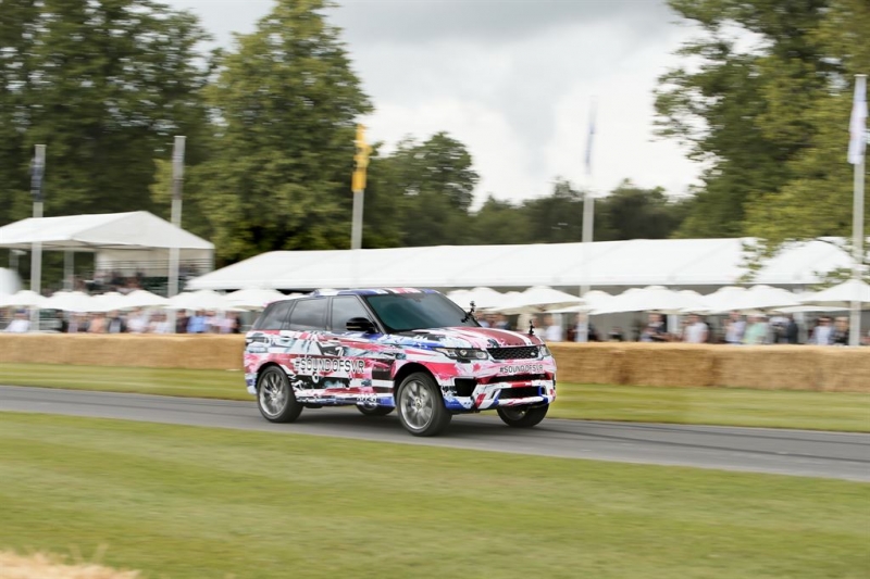 Компания Jaguar Land Rover представила самую динамичную версию Range Rover Sport SVR