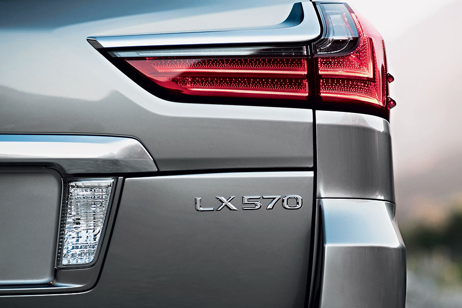 Lexus LX. Внедорожный лимузин