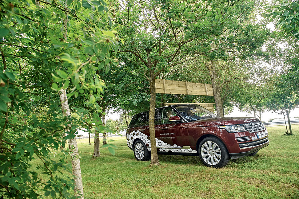 Jaguar Land Rover фото