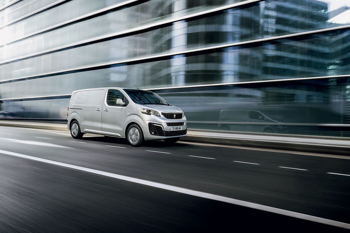 Peugeot Expert Profi Transformer: между фургоном и автобусом