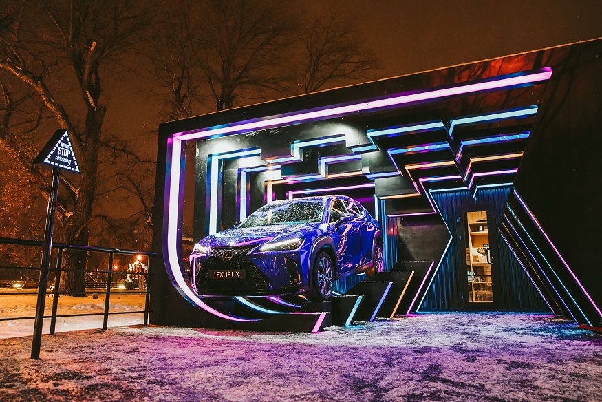 Lexus UX на льду