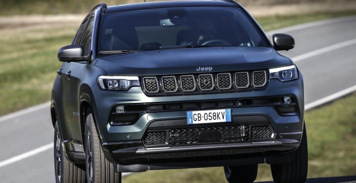 Jeep представил обновленный кроссовер Compass для России