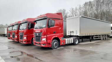 Продажи новых грузовиков в России рухнули на 21%