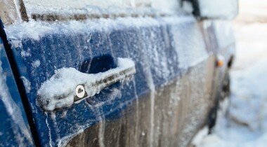 Первый снег и гололед: о чем нужно помнить водителю