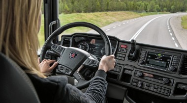 Зарплата 2500-3000 евро, а людей не найти: почему Европе не хватает водителей грузовиков
