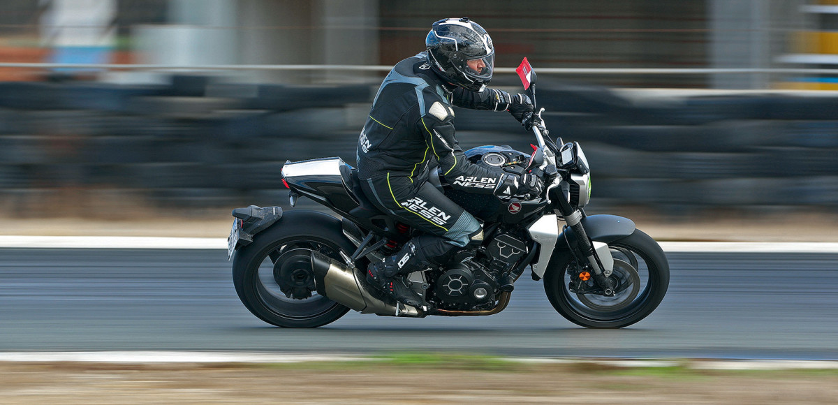 Правильные кубики: опыт эксплуатации Honda CB1000R Neo Sports Cafe