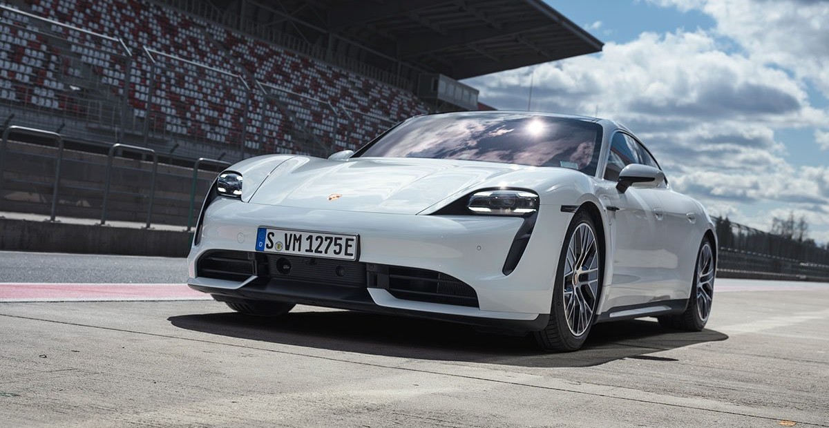 Почему «Тайкан» круче «Теслы»: тест Porsche Taycan Turbo на трассе Moscow Raceway