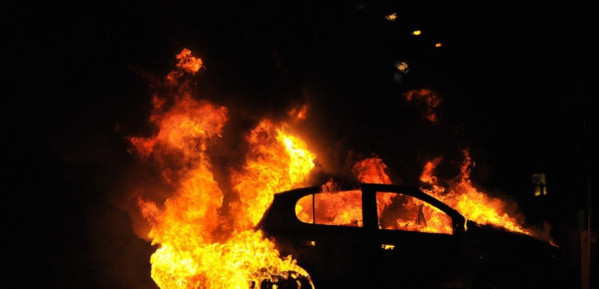 Пирогами, и блинами, и сушеными грибами: как потушить пожар в автомобиле