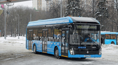 «Мерседес» среди автобусов: как устроен роскошный Tourrider с кузовом из нержавейки, автопилотом и туалетом
