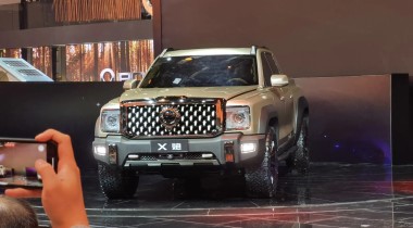 От Lada до Bentley: 10 новинок для российского бездорожья