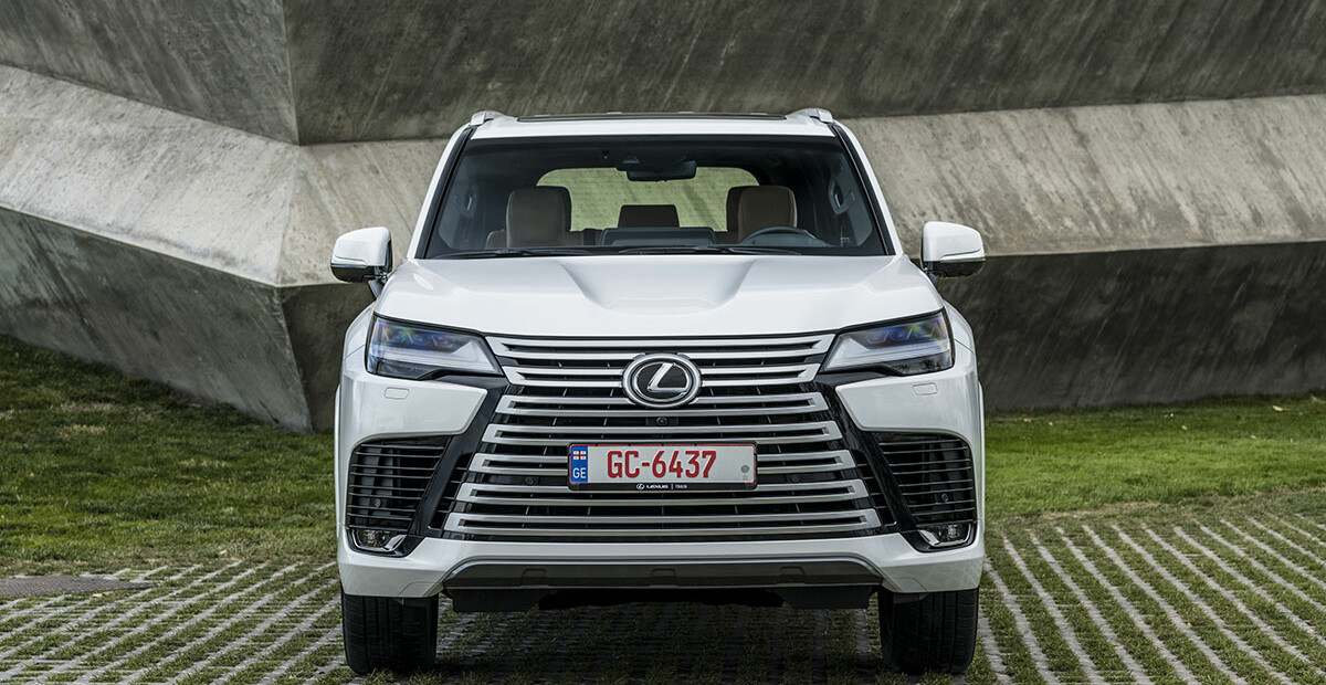 Первый тест нового Lexus LX: сравнили дизель и бензин, но цену так и не узнали