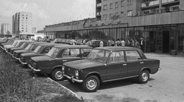В магазин с открыткой и валидолом: как покупали машины в СССР
