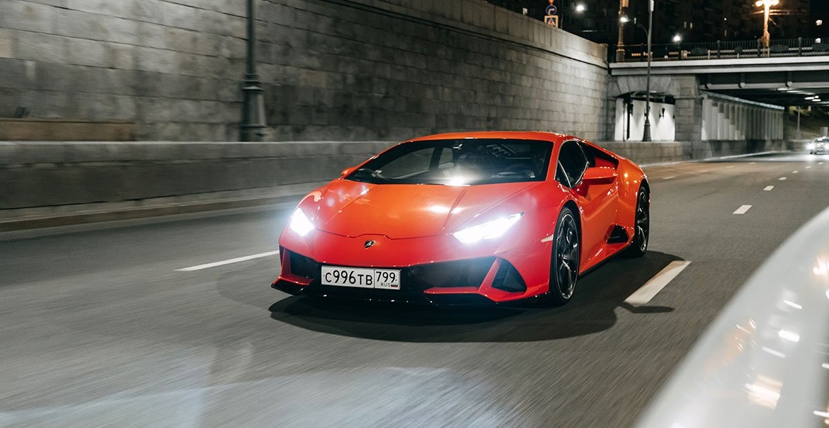 Lamborghini Huracan Evo: зачем ездить по городу на суперкаре