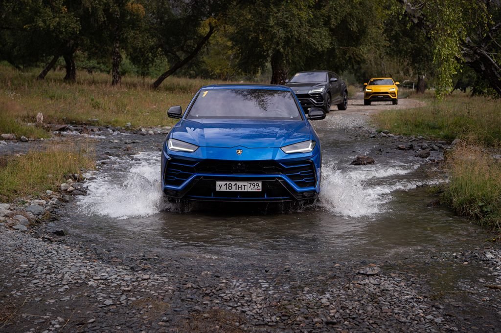 Земля, вода и выхлопные трубы: как мы ездили на Lamborghini Urus по Алтаю