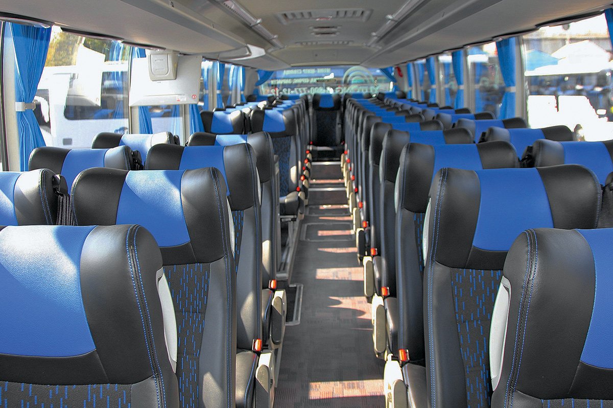 Автобус ютонг туристический бу. Yutong zk6128h. Автобус Ютонг 6128. Автобус Yutong zk6128. Yutong 6128 салон.