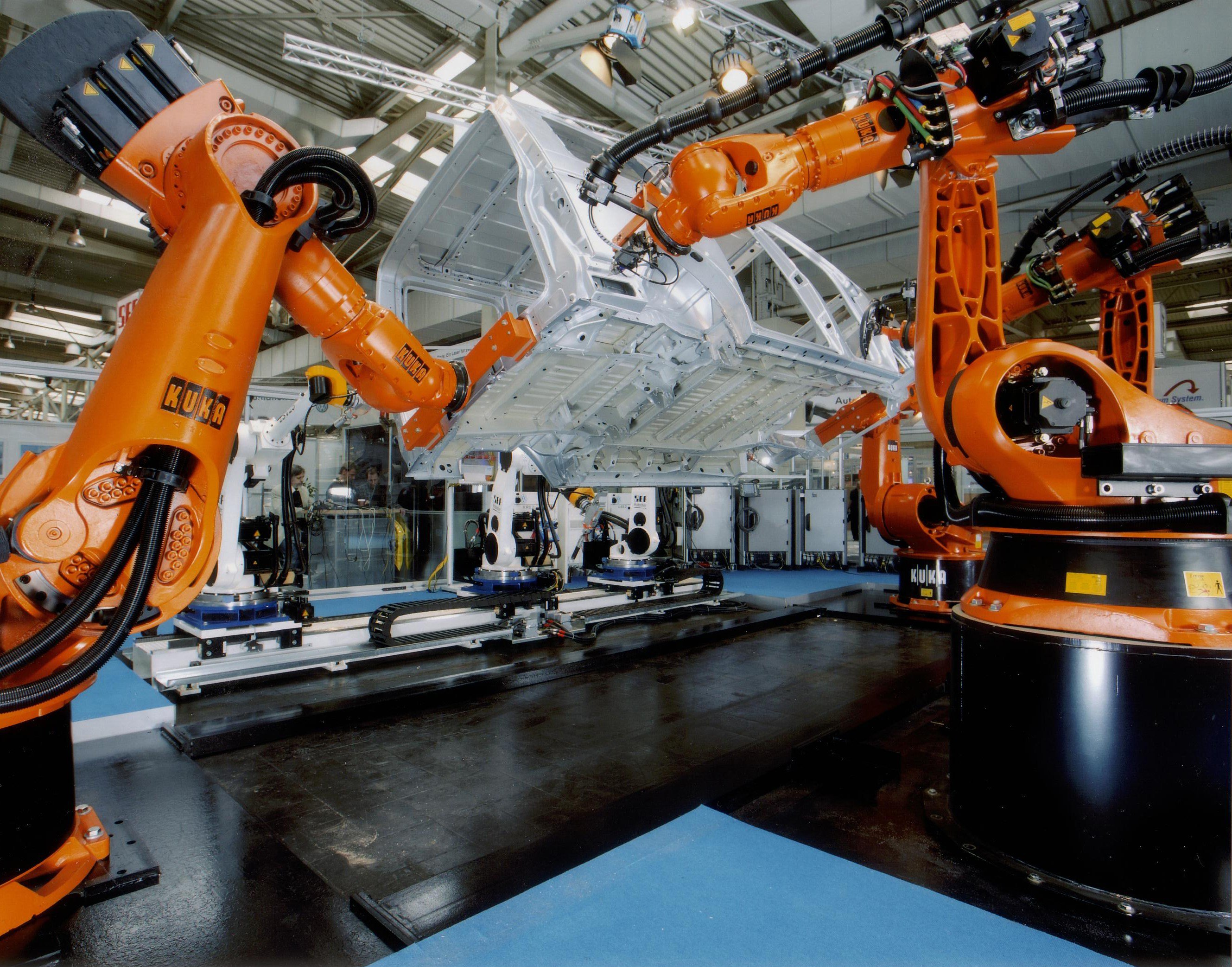 Виды промышленных роботов их назначение. Kuka завод. Завод фабрика kuka в Германии. Промышленный робот kr 1000 Titan. Механизация и автоматизация производства.