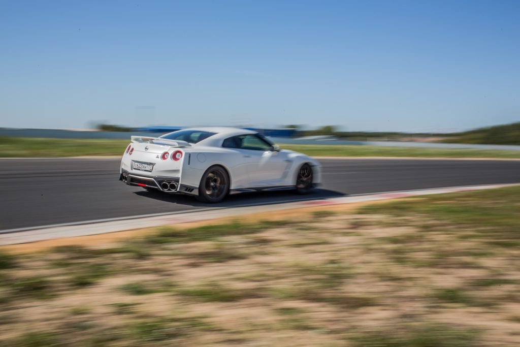 Nissan GT-R против Skyline GT-R R34V-spec. Прощай, Годзилла!