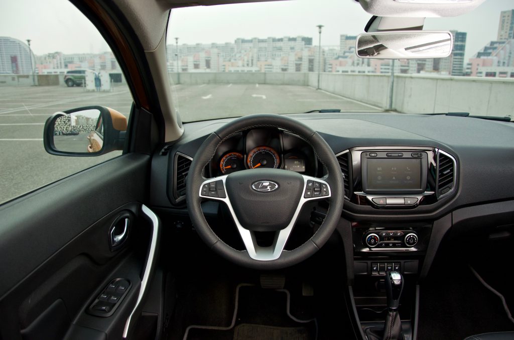 «Идеальный» Lada Xray Cross с мотором от Nissan: на месяц побывали в шкуре владельца