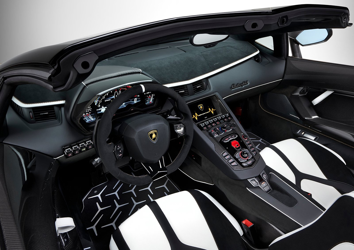 Lamborghini Aventador SVJ Roadster: крышу в багажник