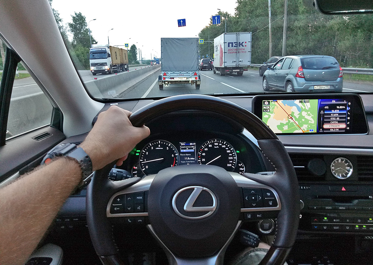 На Lexus RX 350 L в Конаково. Побег из города