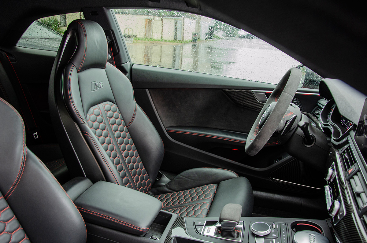 салон Audi RS5