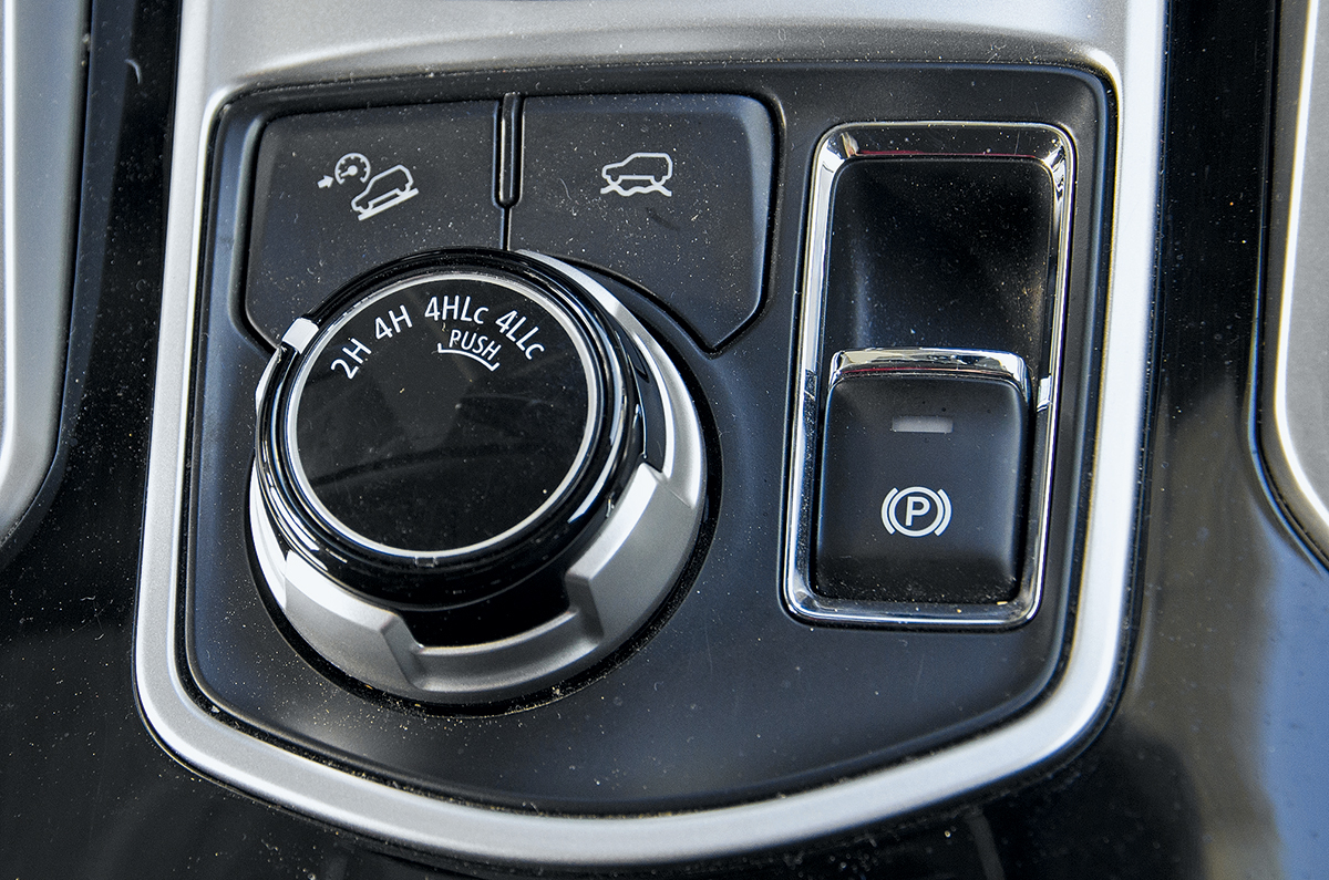 Длительный тест Mitsubishi Pajero Sport: испытание асфальтом и бездорожьем