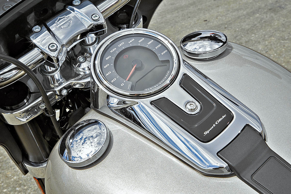 Тест-драйв Harley-Davidson Sport Glide. Два мотоцикла по цене одного