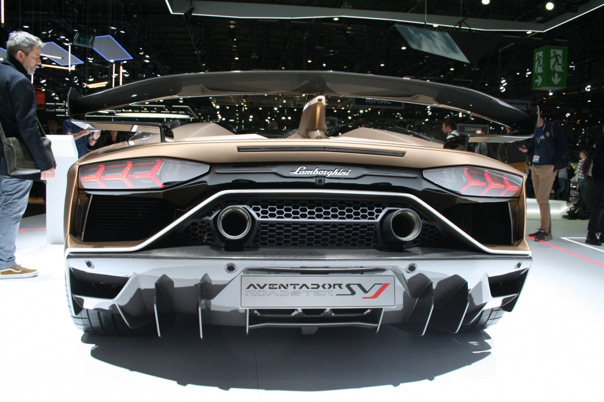 Lamborghini Aventador SVJ Roadster: крышу в багажник