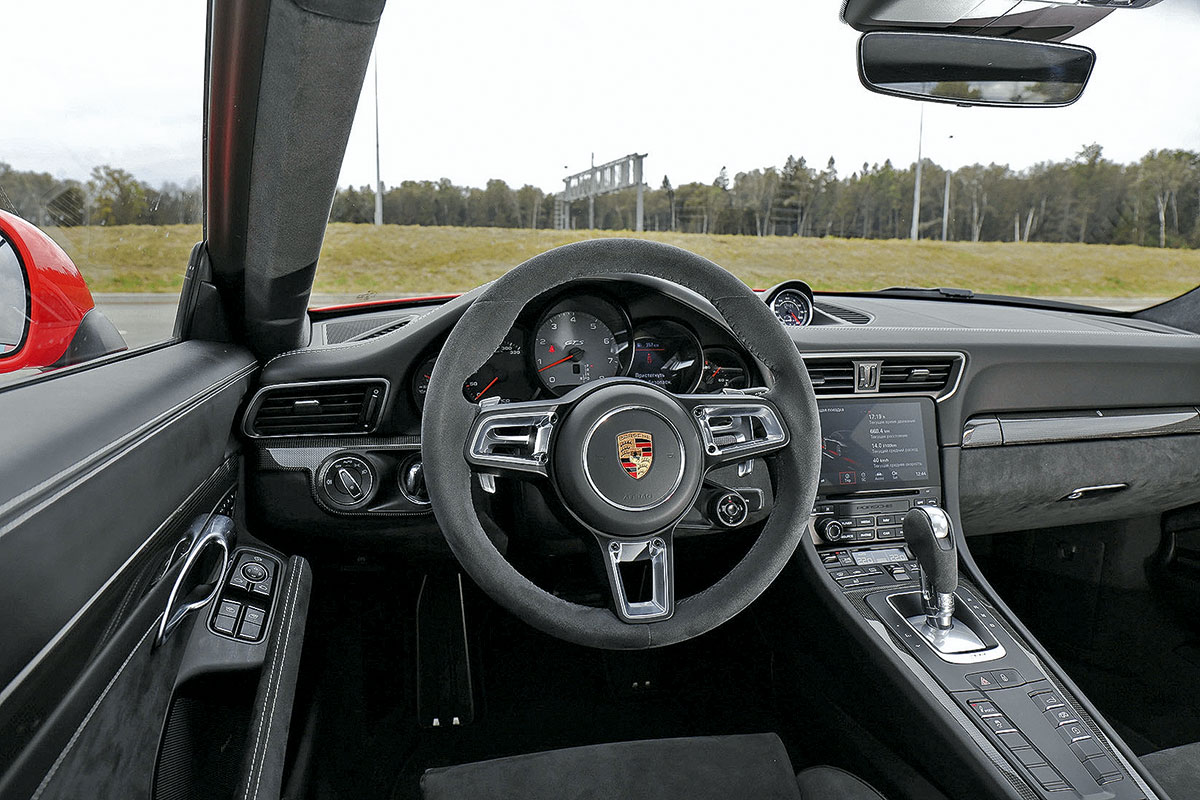 фото салона Porsche 911 Carrera GTS
