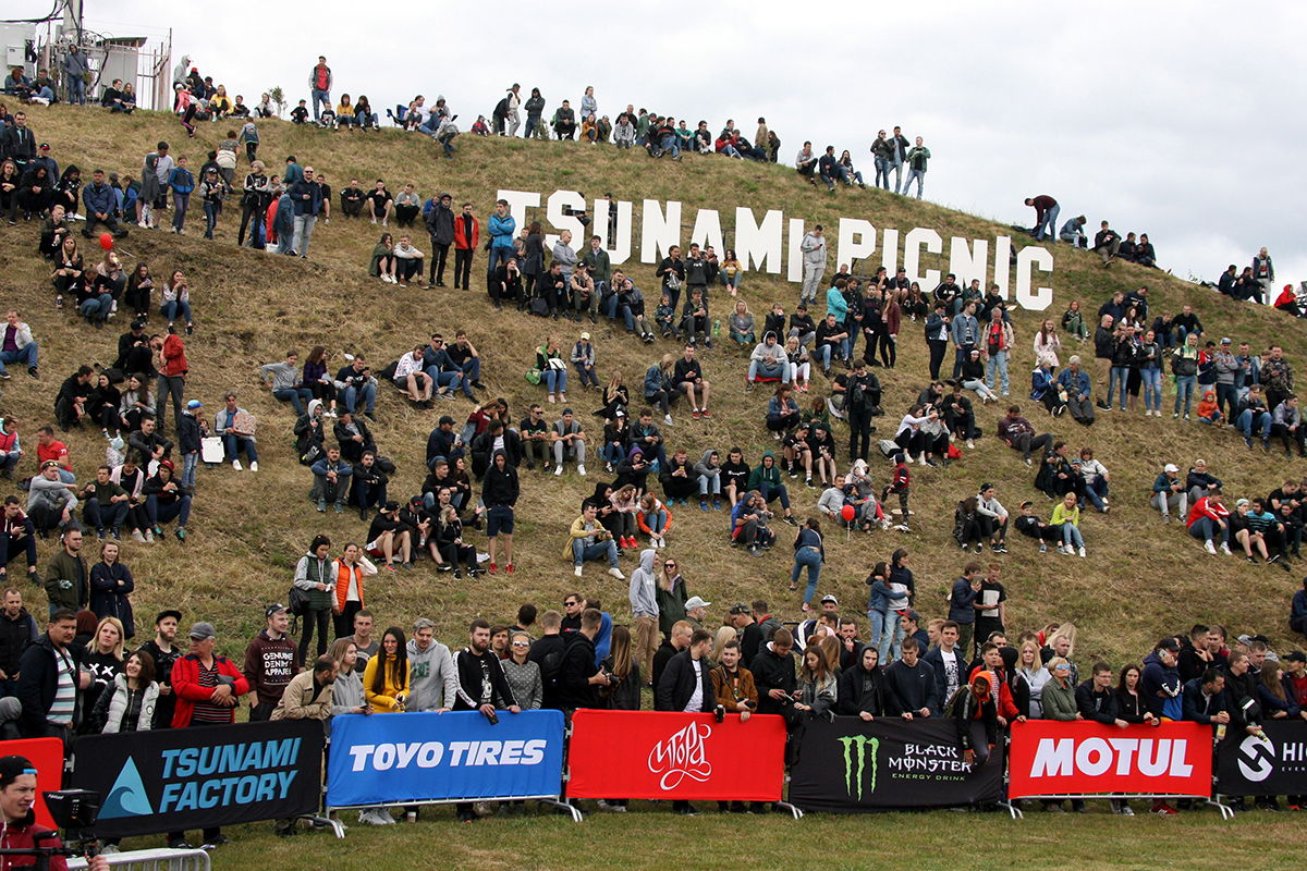 Дрифт, девушки и крутые тачки: как прошёл фестиваль Tsunami Picnic