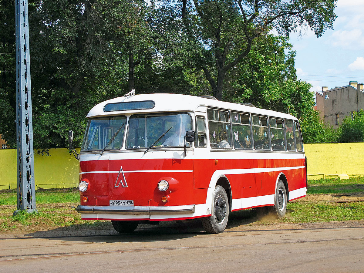 На чем мы ездили: 9 автобусов из СССР