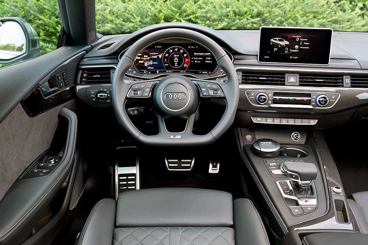 Audi S5  фото приборной панели