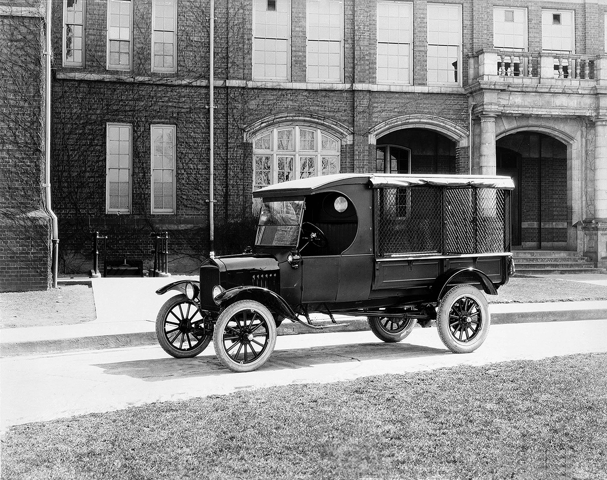 Век на развозке: 100 лет коммерческим автомобилям Ford