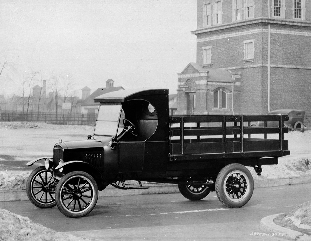 Век на развозке: 100 лет коммерческим автомобилям Ford