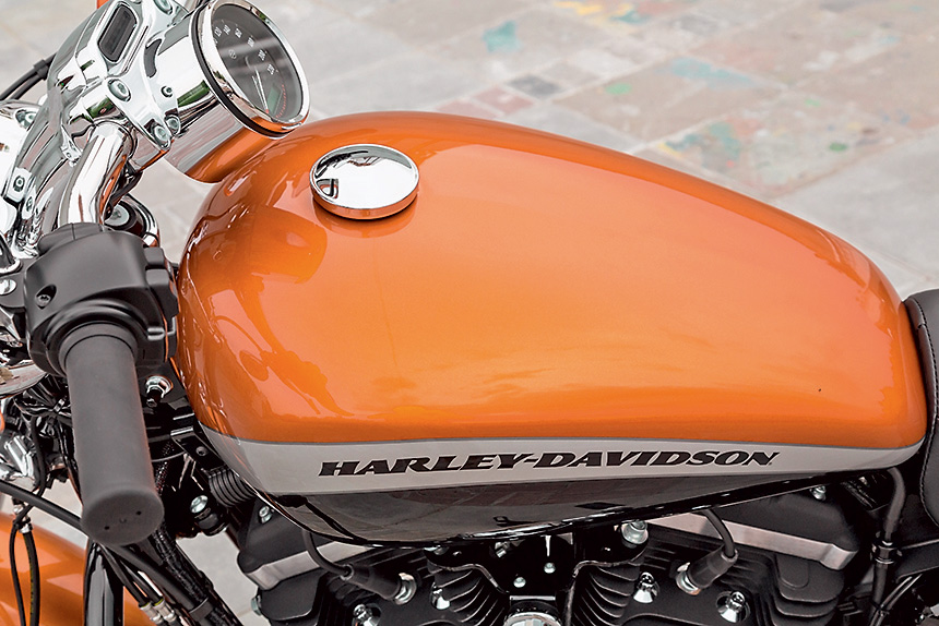 Harley-Davidson XL1200 Sportster Custom. Спортивный снаряд
