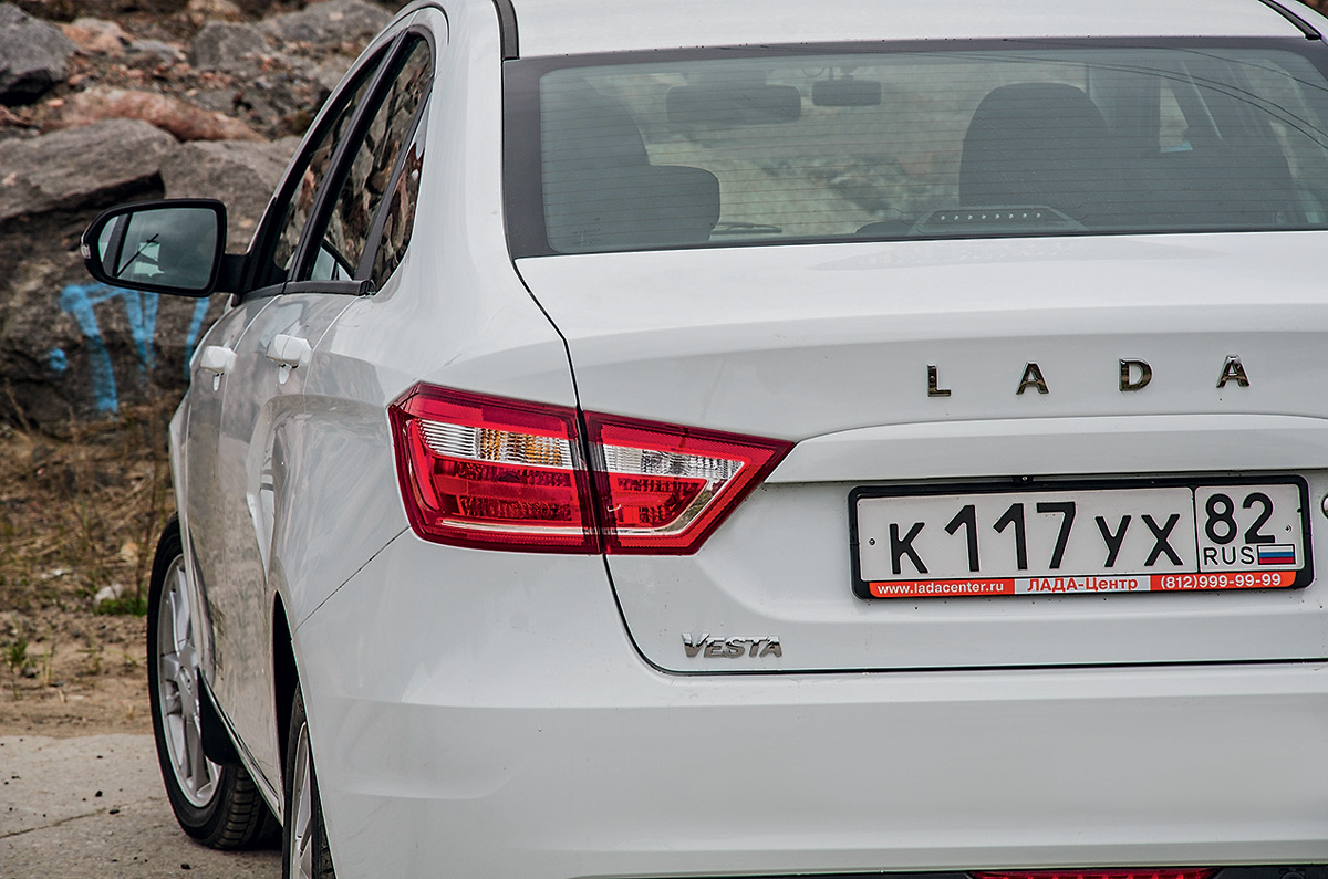 Hyundai Solaris против Lada Vesta. Дешевле или хуже?