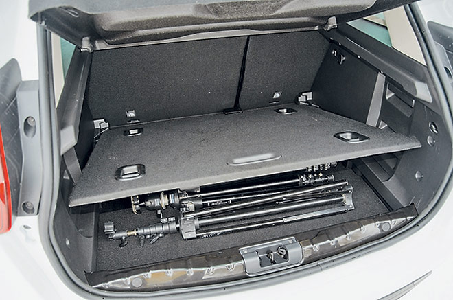 Lada Xray багажник