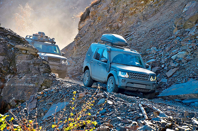На внедорожниках Land Rover по Чечне