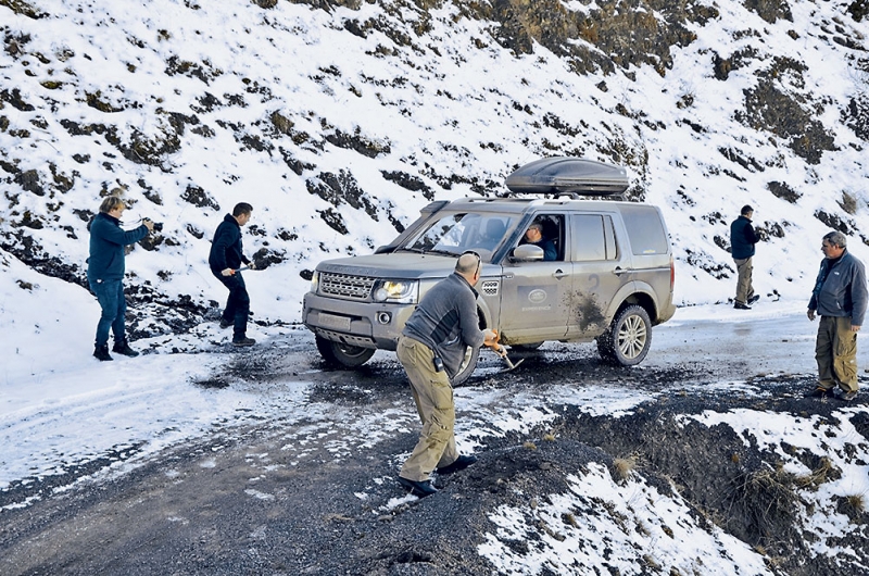 На внедорожниках Land Rover по Чечне