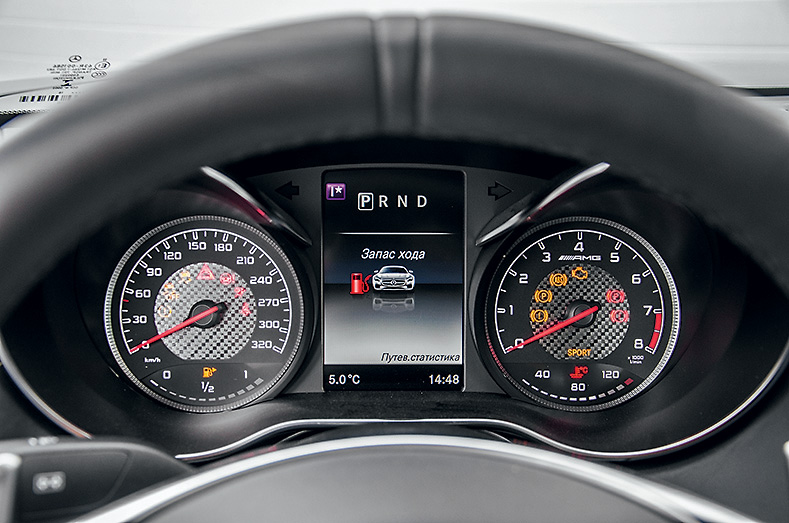 Mercedes-AMG GT фото приборной панели