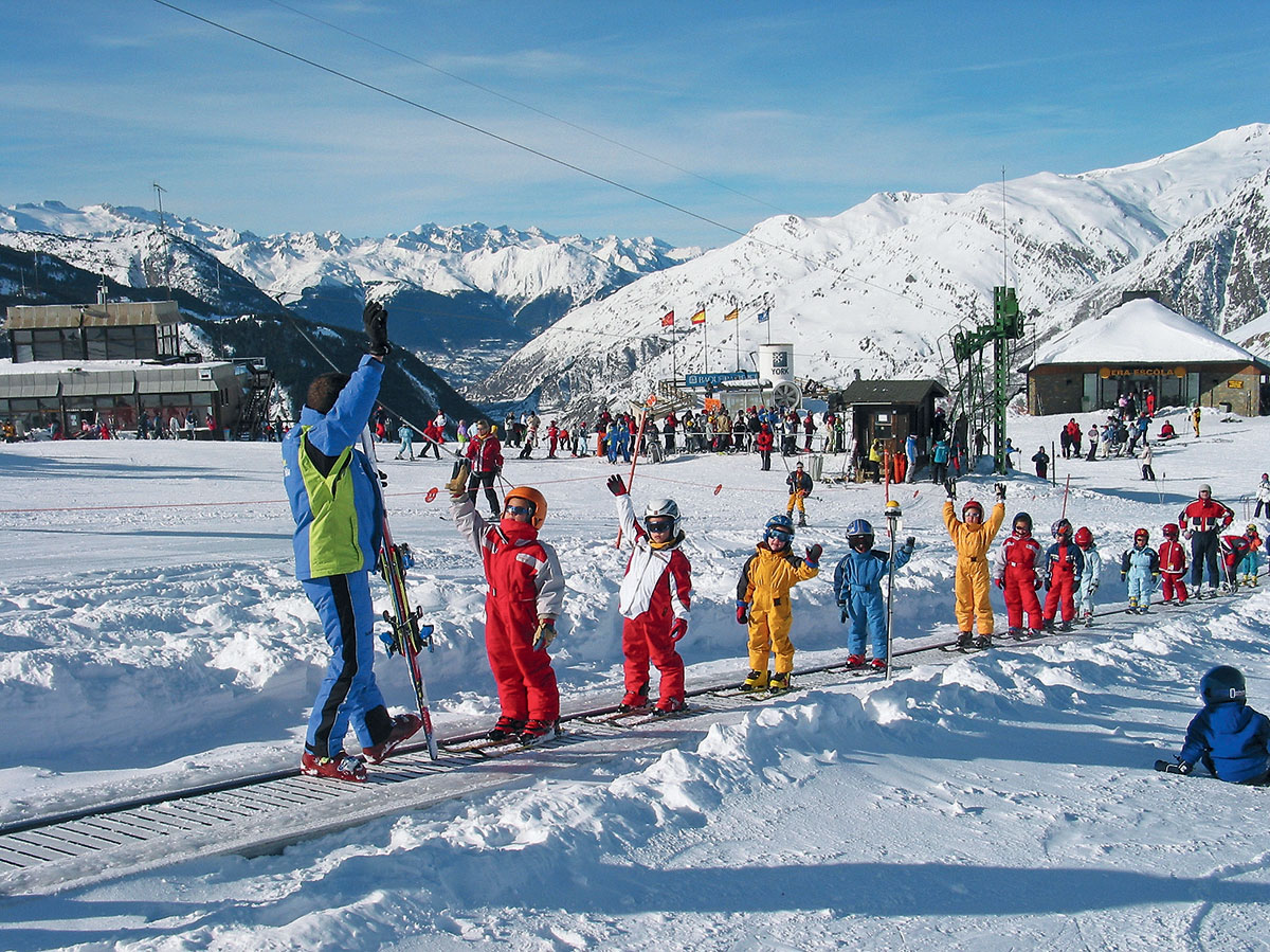 Снежная Барса: лыжи, Формула-1 и международные права