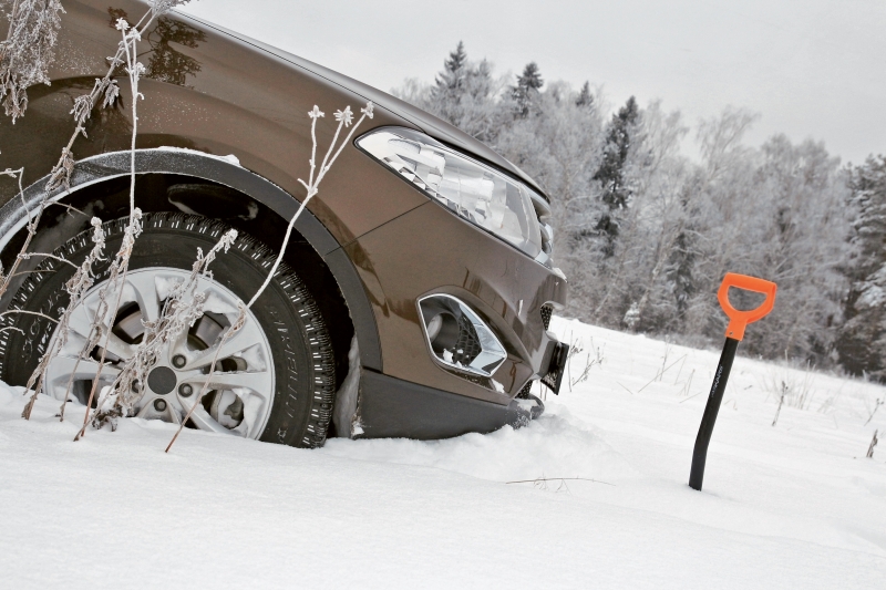 Как вытащить застрявший в снегу автомобиль