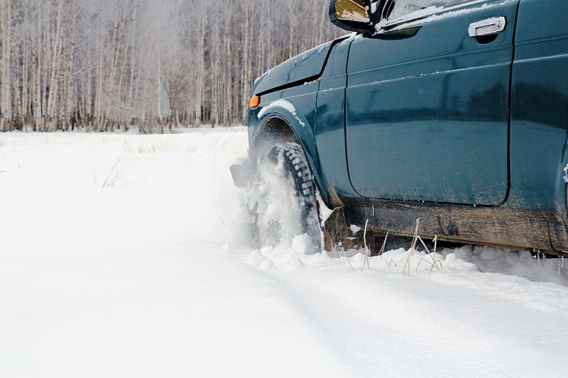 Как вытащить застрявший в снегу автомобиль