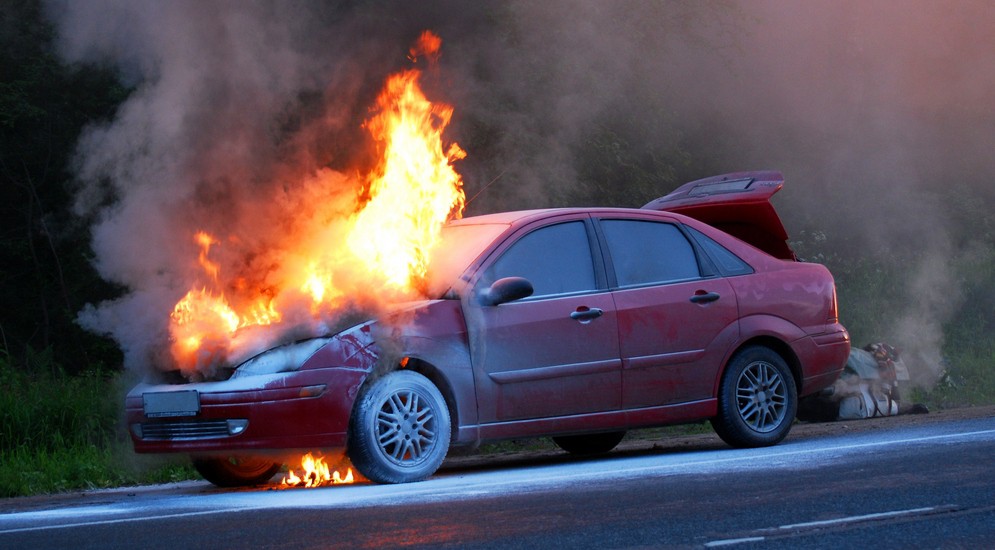 как потушить пожар в автомобиле