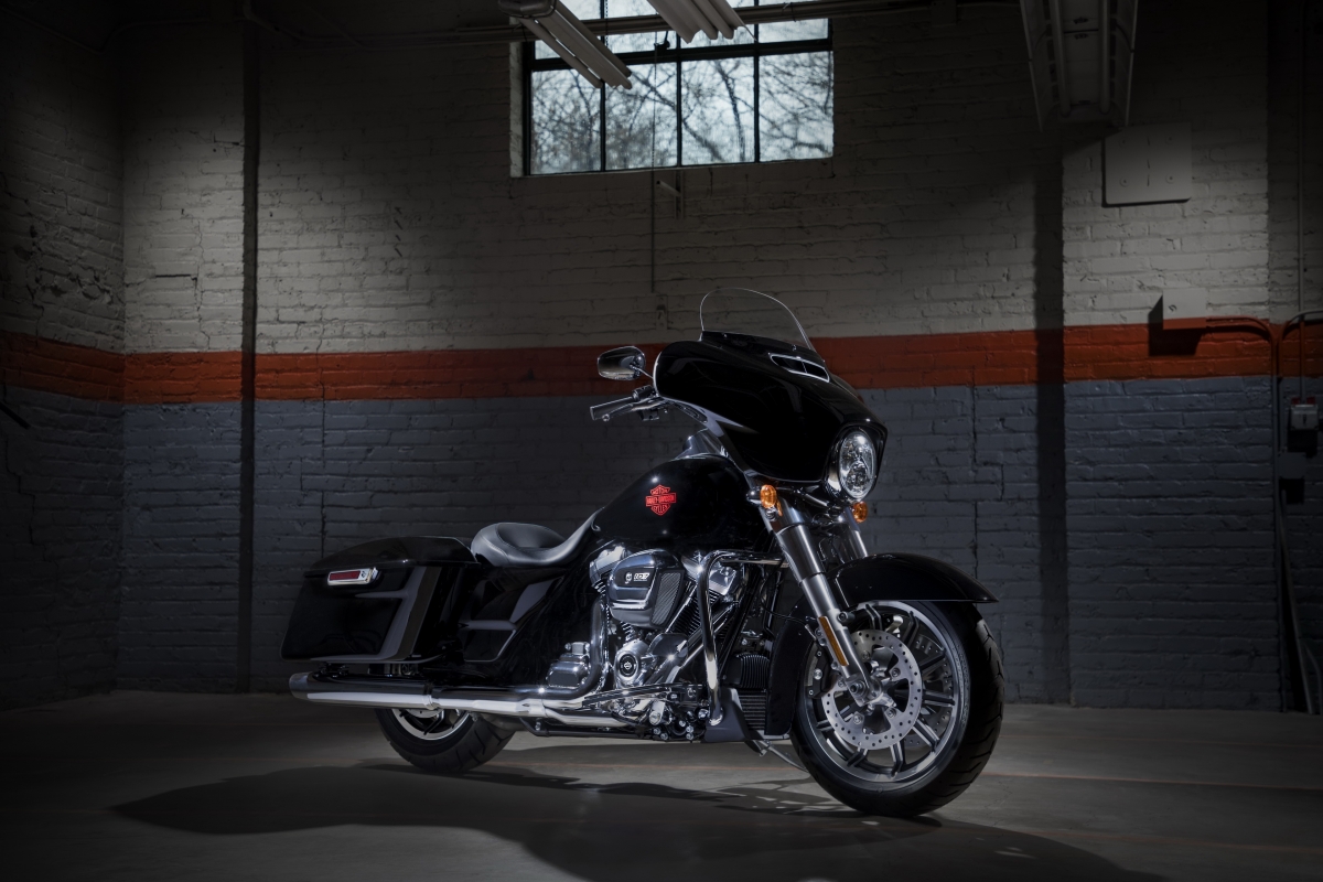 Новый минималистичный туринг Harley-Davidson Electra Glide Standard